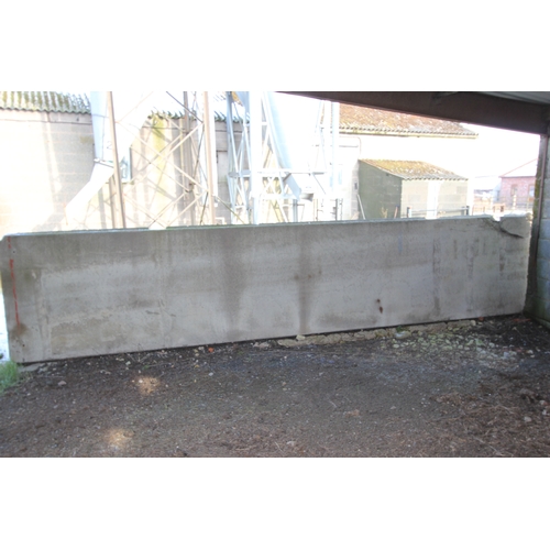 28 - Concrete wall panells from 15ft to 20ft by 4ft 

3 of in number

Buyer to remove and collect within ... 