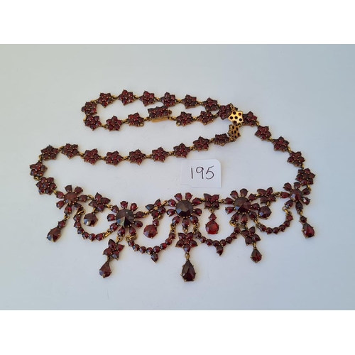 195 - ANTIQUE GOLD AND GARNET Lavaliere necklace