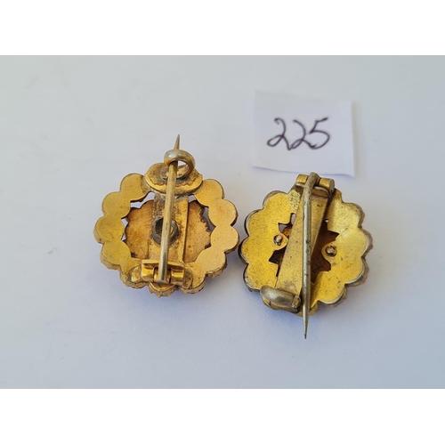 225 - Two 19thc garnet brooches