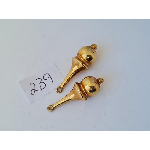 239 - A pair of gold drops 2.6g