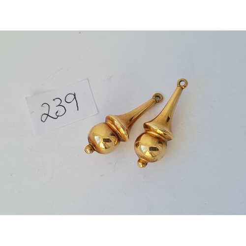 239 - A pair of gold drops 2.6g