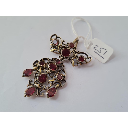 251 - AN EARLY GEORGIAN FLAT CUT GARNET SET PENDANT - SILVER MOUNTED WITH GILDED HIGHLIGHTS