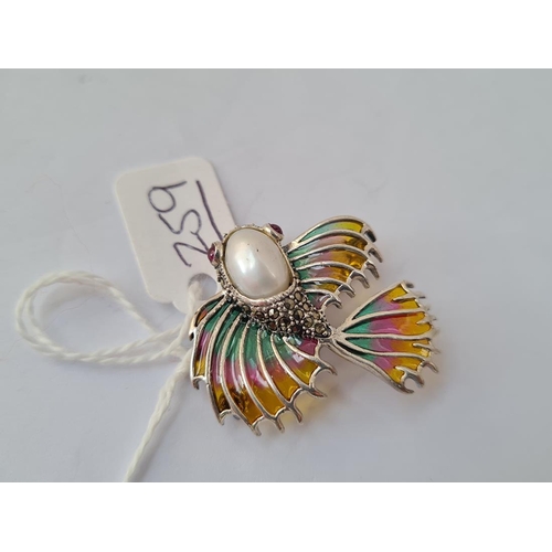 259 - A silver plique a jour marcasite & pearl fish brooch