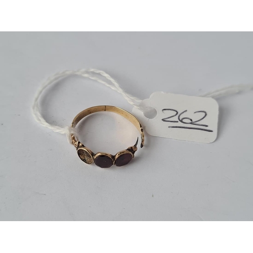 262 - A Georgian garnet 3 stone ring - A/F & stone missing