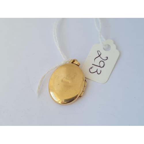 293 - An oval locket in 9ct 3.5g inc