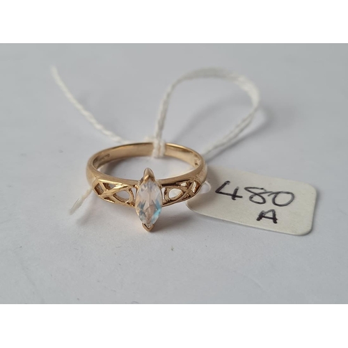 480a - A Celtic style ring in 9ct - size N - 2.3gms