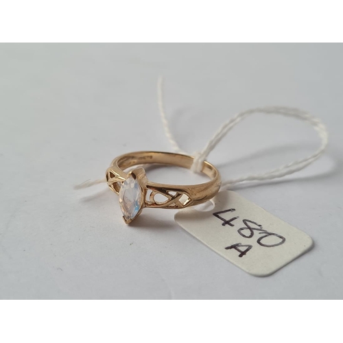 480a - A Celtic style ring in 9ct - size N - 2.3gms