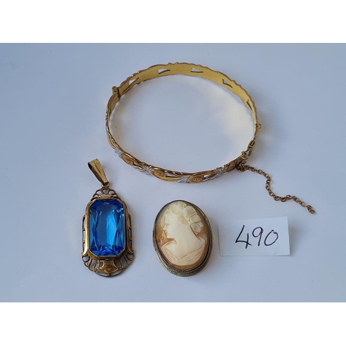 490 - A RG bangle and 2 other jewellery items