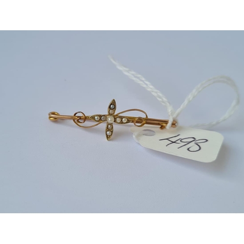 493 - Small pearl set floral gold brooch