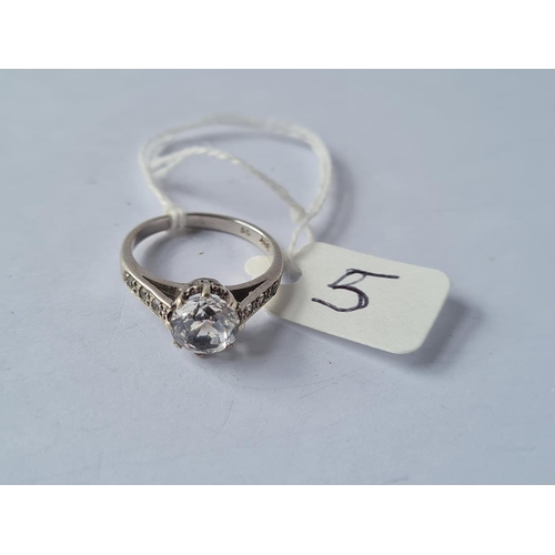 5 - A large stone set ring with stone set shoulders in 9ct - size M - 3.3gms