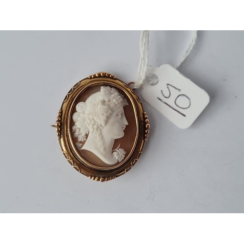 50 - An early Victorian cameo brooch in 9ct