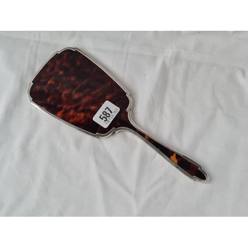Lot 587       