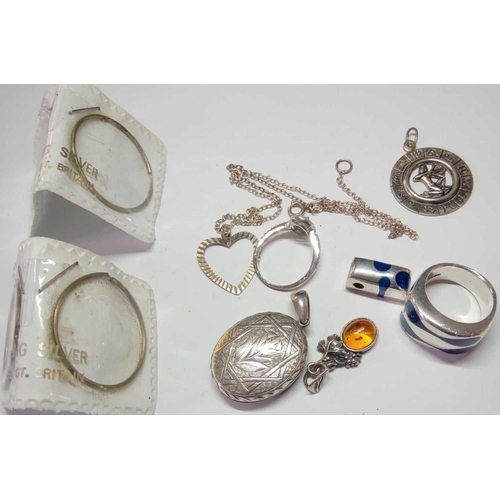 207 - A quantity of assorted silver lockets, rings, pendants & earrings