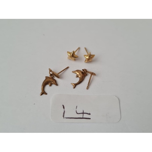 14 - Two pairs of 9ct earrings