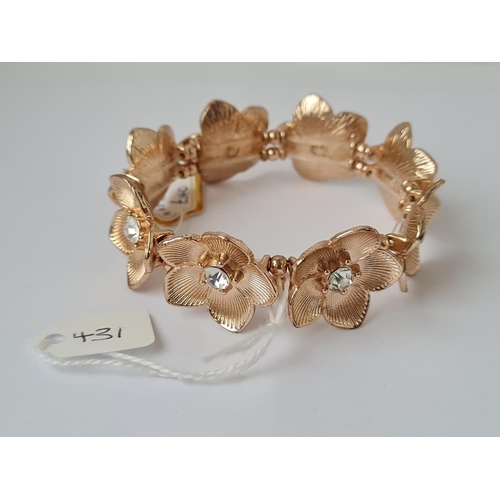 431 - A gilt dress bracelet with 8 stone set flower head panels