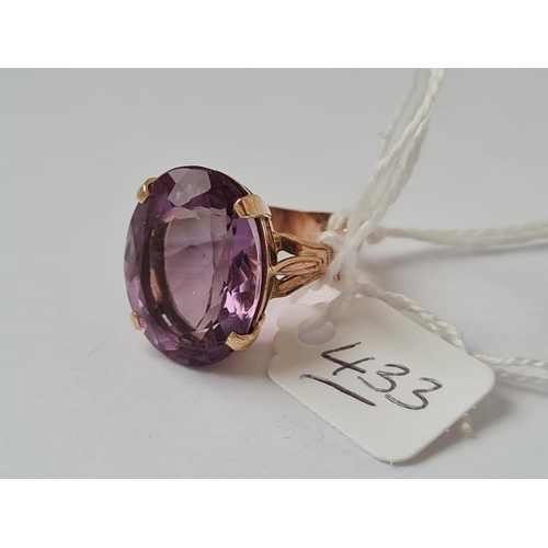433 - A large oval amethyst ring in 9ct - size J - 7.2gms