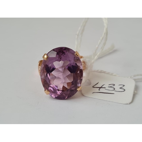 433 - A large oval amethyst ring in 9ct - size J - 7.2gms