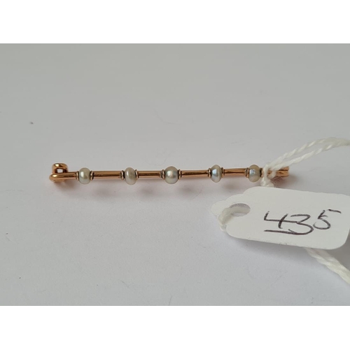 435 - An attractive 5 swivel seed pearl bar brooch in high carat gold