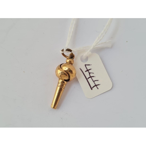 444 - A vintage watch key in 9ct - 1.8gms