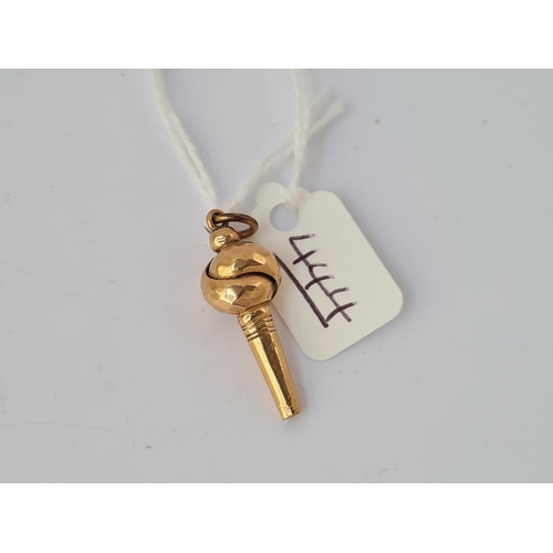 444 - A vintage watch key in 9ct - 1.8gms