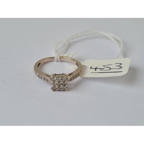 453 - A white gold diamond square cluster ring (marked 375 .20) in 9ct Gold - size K - 1.97grms