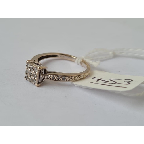 453 - A white gold diamond square cluster ring (marked 375 .20) in 9ct Gold - size K - 1.97grms