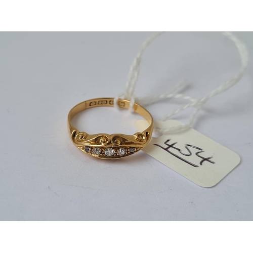 454 - A five stone diamond boat ring in 18ct Gold - size O1/2 - 2.66 grms