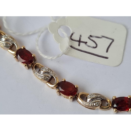 457 - A garnets & diamonds bracelet 5.50ct (marked 375 & DIA) in 9ct Gold 10.40grms