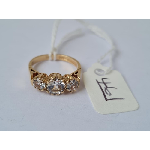 461 - A trilogy ring in 9ct Gold - size J - 2.7 grms