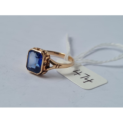 474 - A blue stone ring in 15ct tested - size P - 2.9gms