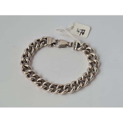 477 - A heavy silver curb bracelet - 25gms