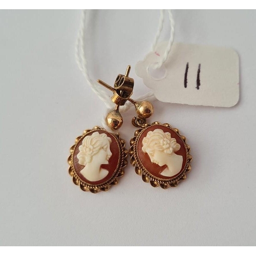 11 - A pair of cameo earrings in 9ct - 3.9gms