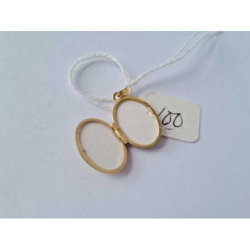 100 - A fancy 9ct locket set with a single diamond ro centre 2.2g inc