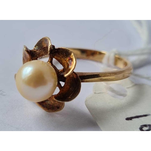 106 - A pearl ring 9ct size m - 2.5 gms