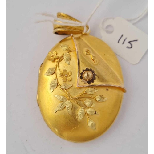 115 - AVICTORIAN OVAL LOCKET DESIGNED WITH APPLIED FOLLAGE DECORATION TOTAL LENGTH WITH BALE 16MM IN 15CT ... 