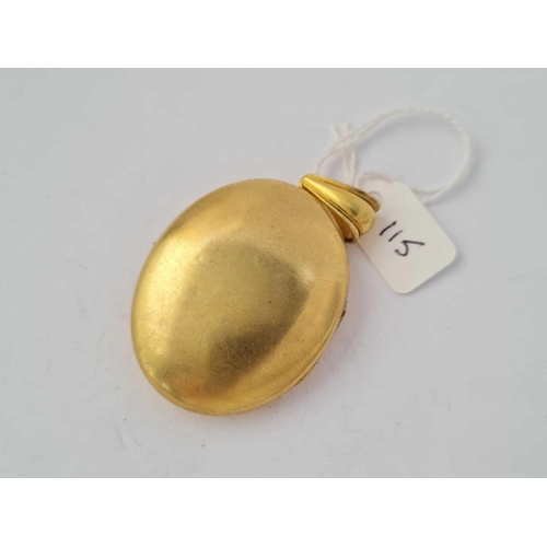 115 - AVICTORIAN OVAL LOCKET DESIGNED WITH APPLIED FOLLAGE DECORATION TOTAL LENGTH WITH BALE 16MM IN 15CT ... 