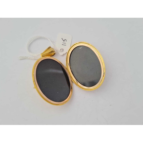 115 - AVICTORIAN OVAL LOCKET DESIGNED WITH APPLIED FOLLAGE DECORATION TOTAL LENGTH WITH BALE 16MM IN 15CT ... 