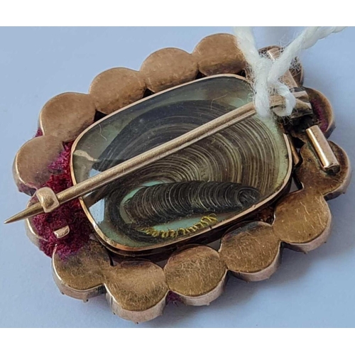 12 - A antique mourning brooch surrounded by 14 good garnets set in gold