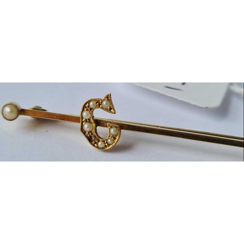 39 - Pearl and 9ct letter G brooch 2.2g inc