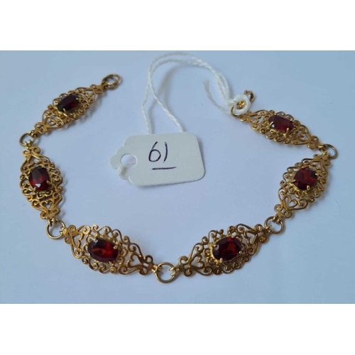 61 - Vintage garnet bracelet set in 9ct 7.4g inc