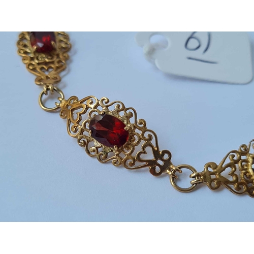 61 - Vintage garnet bracelet set in 9ct 7.4g inc