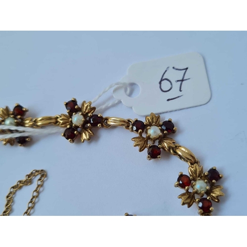 67 - Vintage garnet and pearl 9ct bracelet 11.4g inc