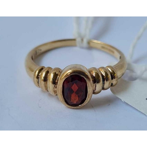 70 - A single stone garnet vintage 9ct ring size P1/2