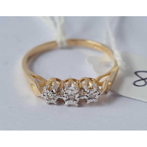 88 - A three stone diamond 9ct ring size L