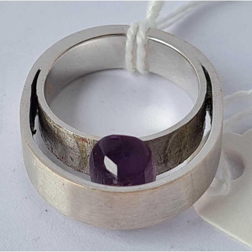 98 - A VERY UNUSUAL & HEAVY 18CT WHITE GOLD AMETHYST SET RING SIZE L 11.1g