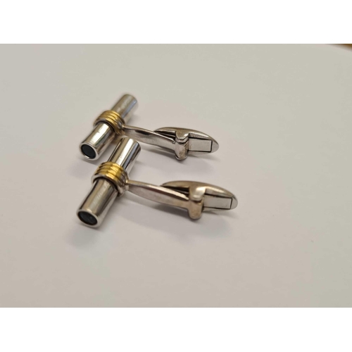 11 - A PAIR OF SUPERB TWO COLOUR GOLD TUBULAR CUFFLINKS WITH TWO LARGE SAPPHIRES TO EACH END IN 18CT GOLD... 