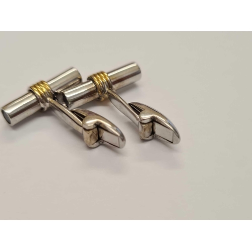 11 - A PAIR OF SUPERB TWO COLOUR GOLD TUBULAR CUFFLINKS WITH TWO LARGE SAPPHIRES TO EACH END IN 18CT GOLD... 