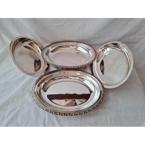 1007 - A pair of oval fancy entrée dishes covers and handles