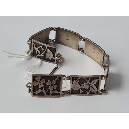 103 - A floral 900 standard silver bracelet