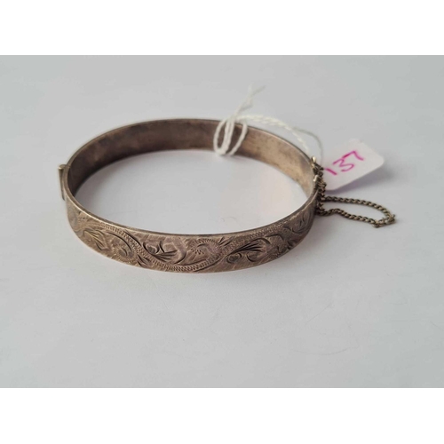 137 - A silver hinged bangle - 23 gms